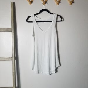 ANA WOMEN'S V-NECK WHITE TANK SIZE MEDIUM